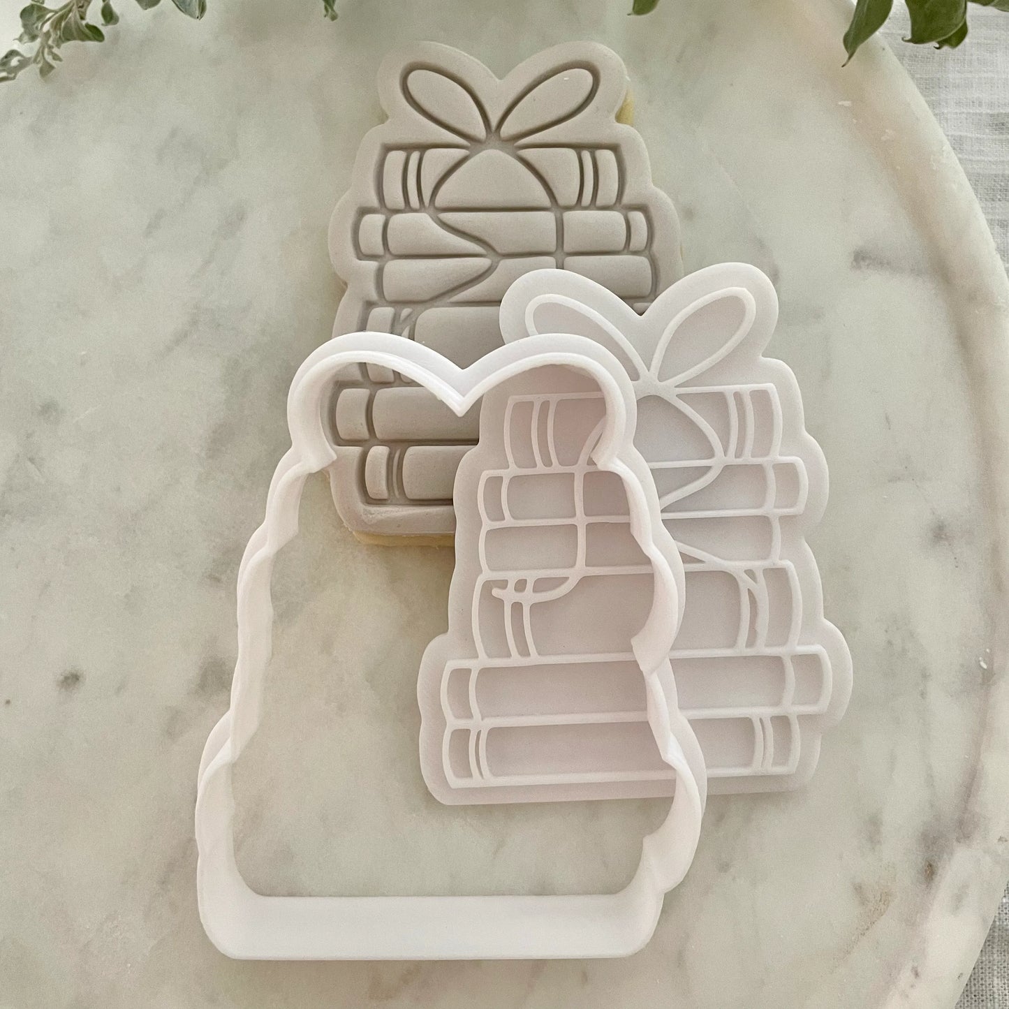 Book stack with bow Cookie Cookie Cutter & Fondant Embosser