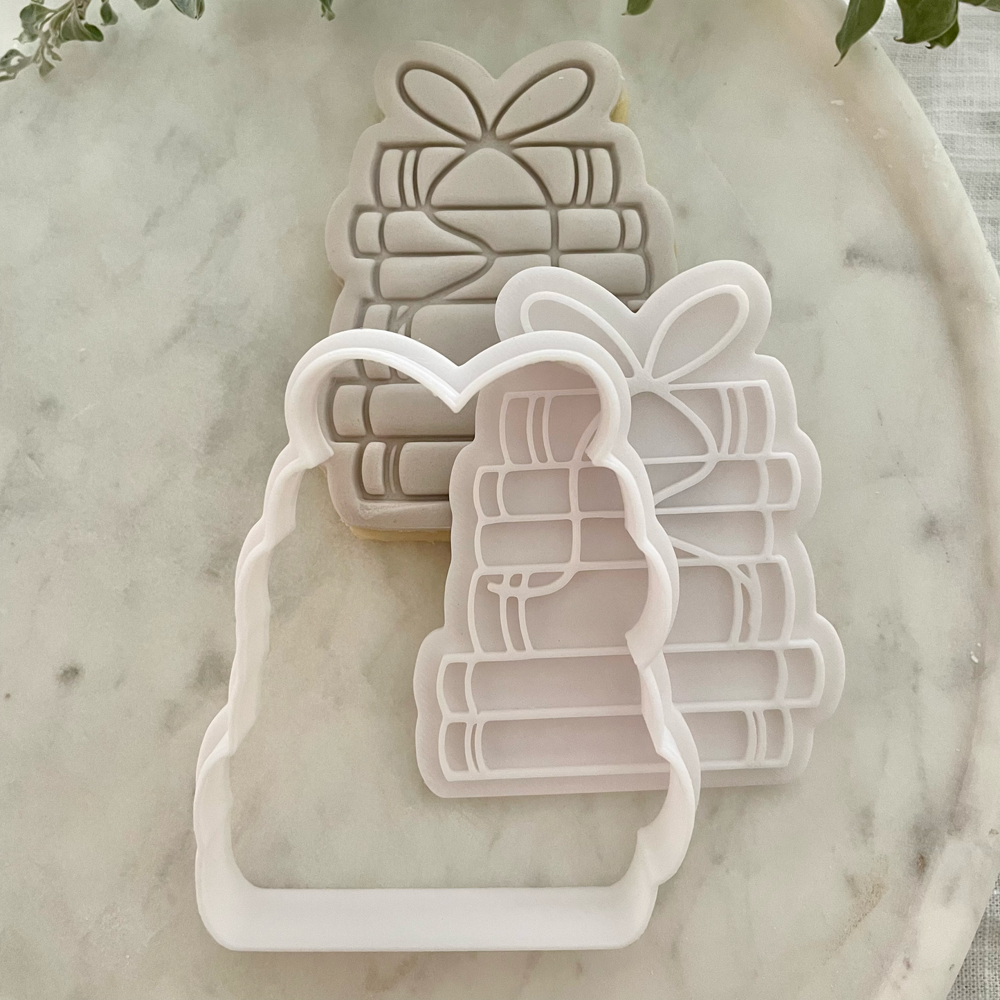 Book stack with bow Cookie Cookie Cutter & Fondant Embosser