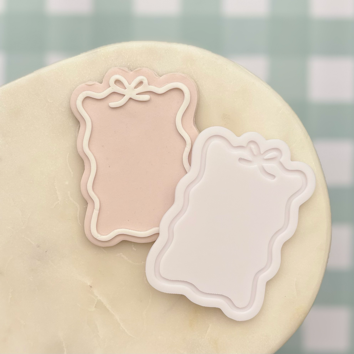Skinny Bow Frame Cookie Debossor & Cutter