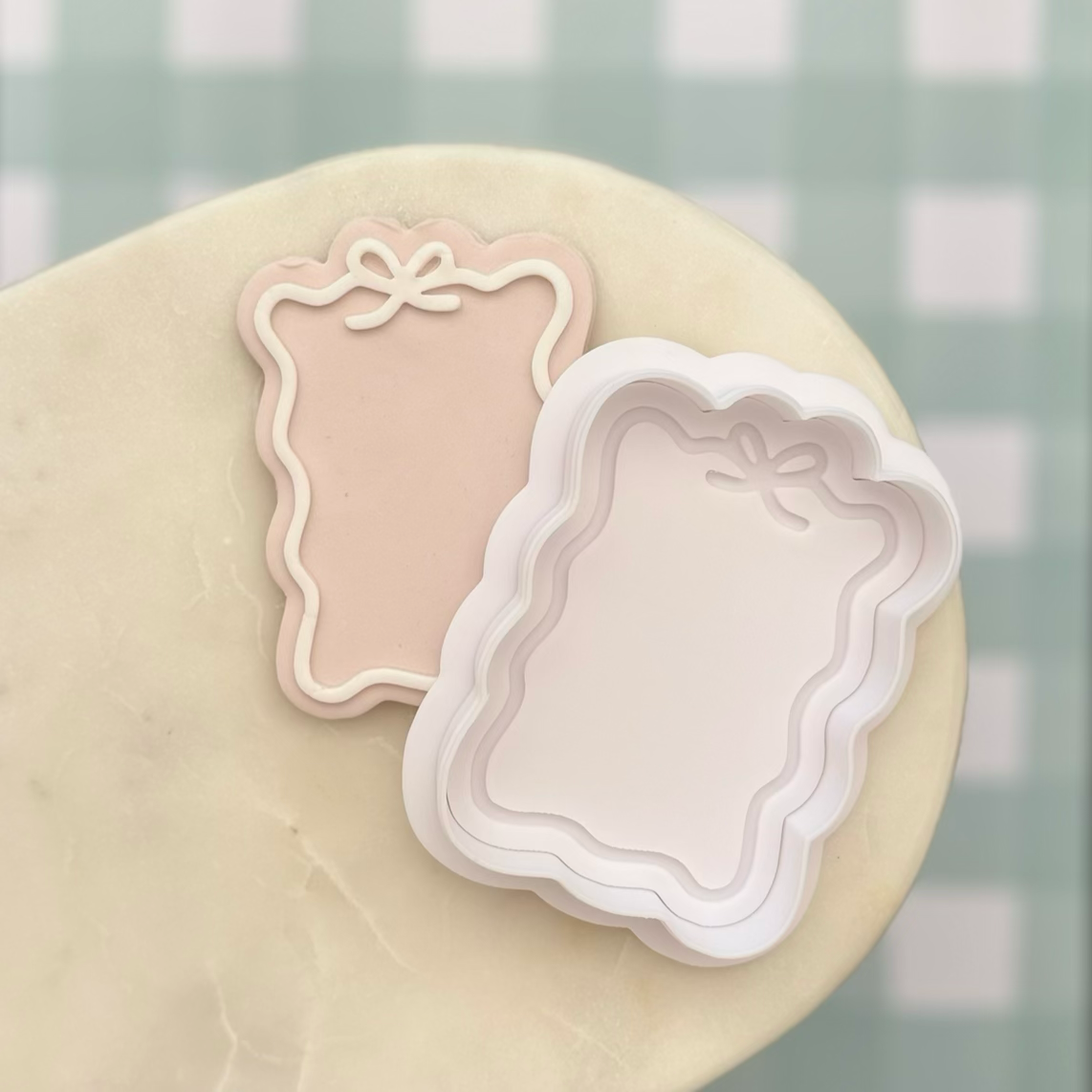 Skinny Bow Frame Cookie Debossor & Cutter